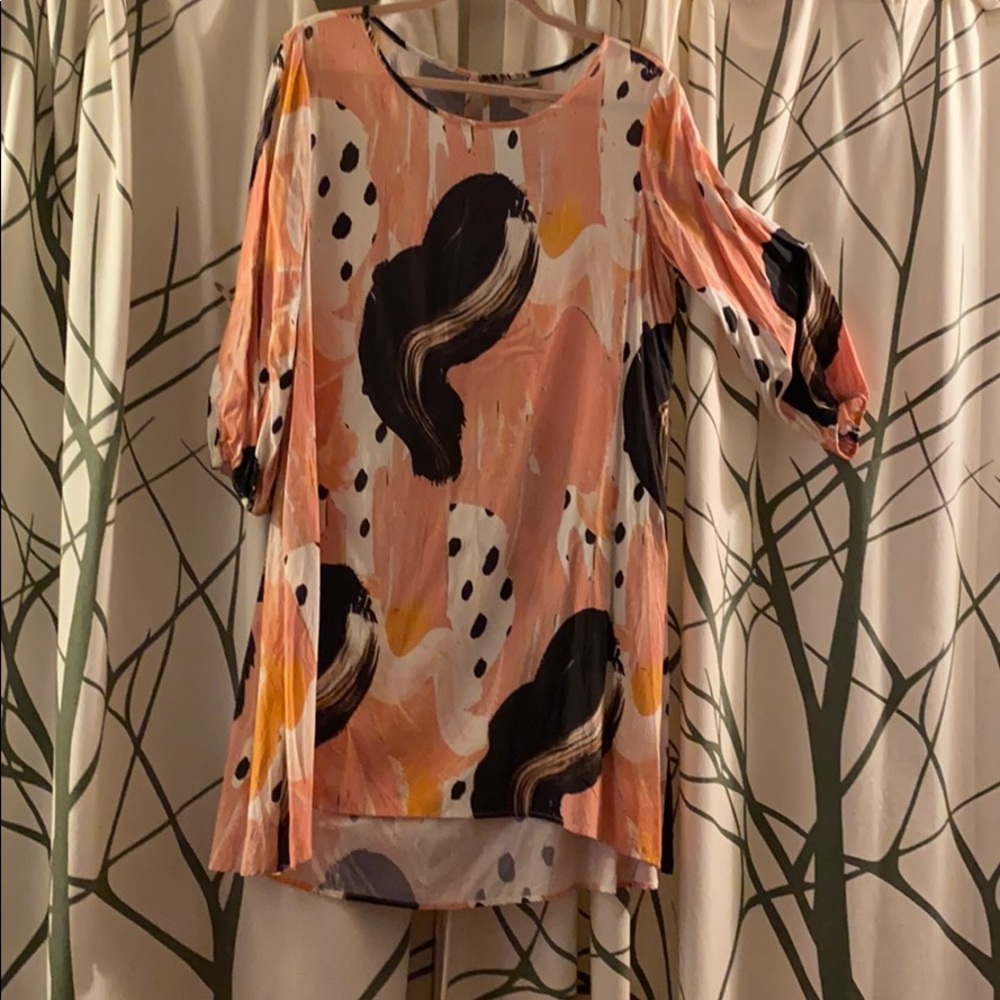 The Odells.   Light silky boutique tunic/dress M